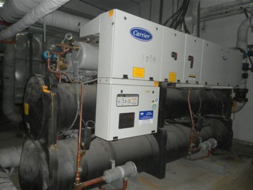   Máy điều hòa trung tâm kiểu trục vít hãng Carrier